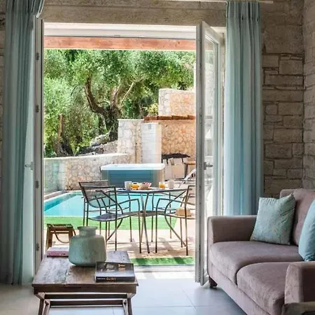 Villa Sleeps 4 Pool Air Con T487987