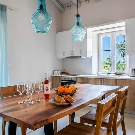 Sleeps 4 Pool Air Con T487987 *