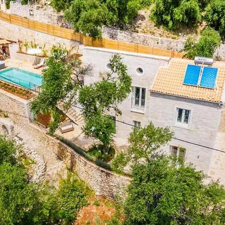 Sleeps 4 Pool Air Con T487987 * Kavalleraina