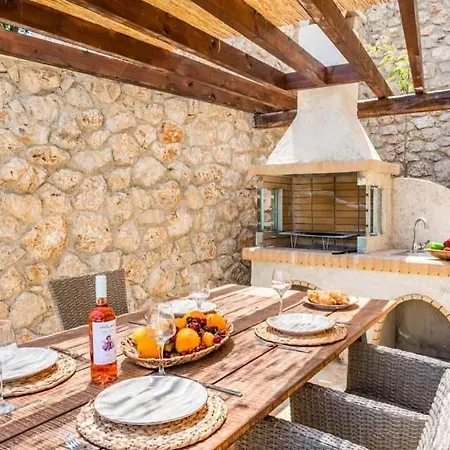 Willa Sleeps 4 Pool Air Con T487987