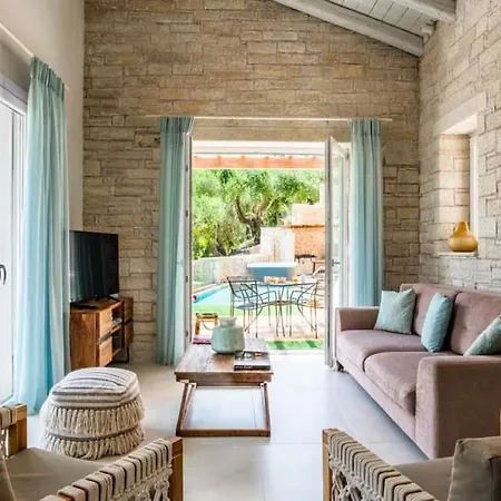 Sleeps 4 Pool Air Con T487987